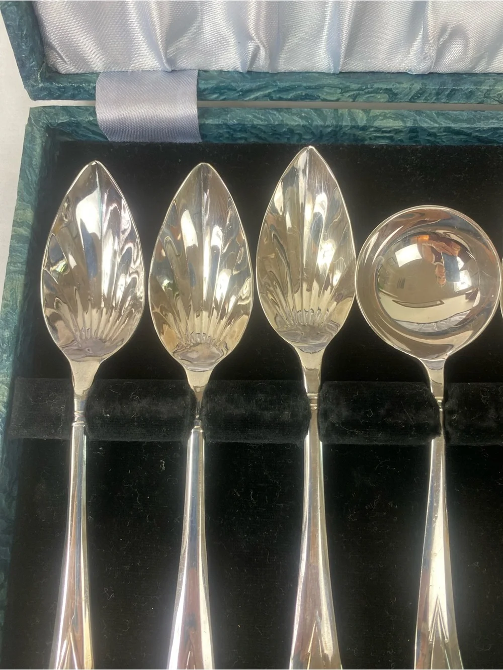 Silver-Plated Grapefruit spoons with 1 lady and a storage/gift box